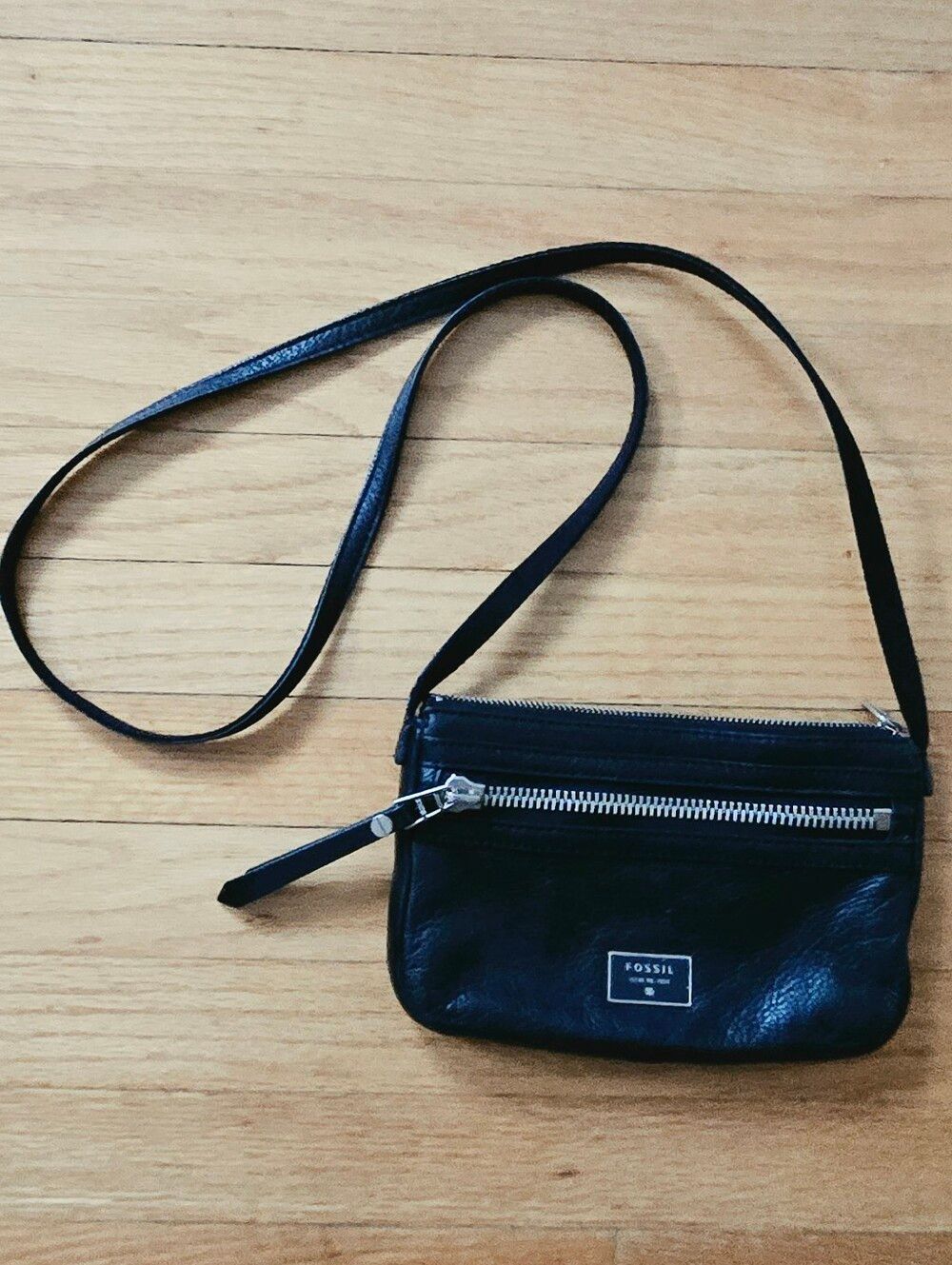 Fossil black crossbody leather bag purse Front zip pocket